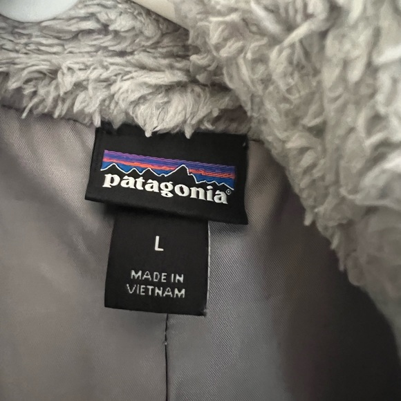 Gray Patagonia Sherpa vest. LIKE NEW - Picture 3 of 3